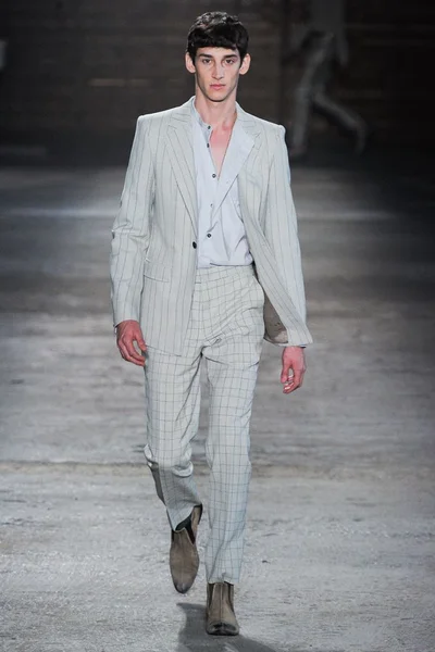 Look 24
